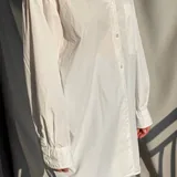 Белая рубашка Uniqlo 1