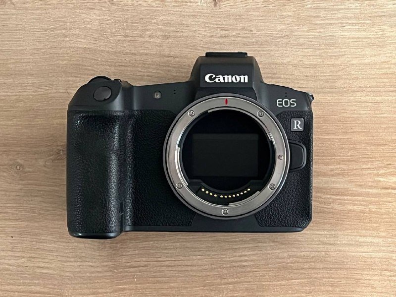 Беззеркальная фотокамера Canon EOS R, 2 аккумулятора, карта памяти 7