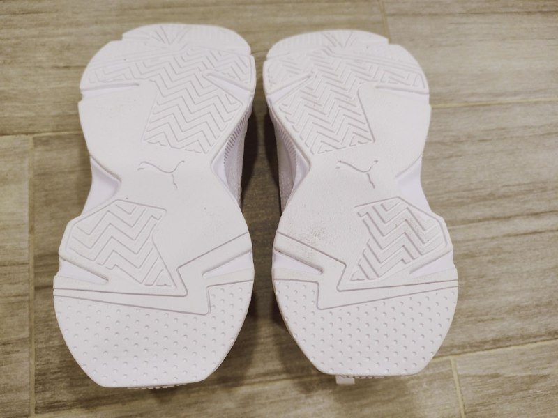 Белые женские кроссовки Puma 6