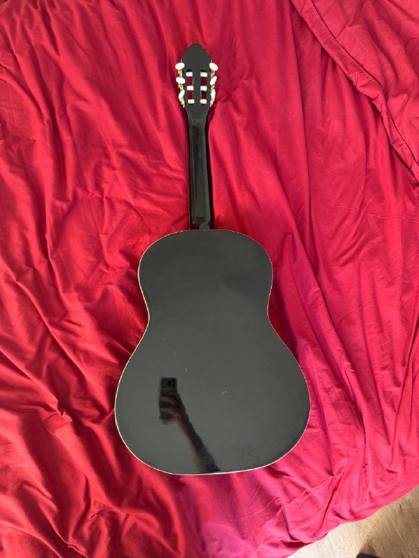 Классическая гитара с нейлоновыми струнами 2