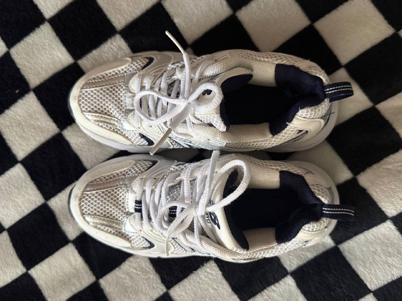 Женские кроссовки 36 размера 3