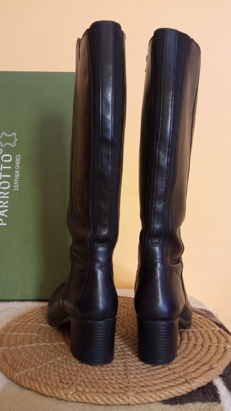 Черные кожаные женские сапоги размер 41 4