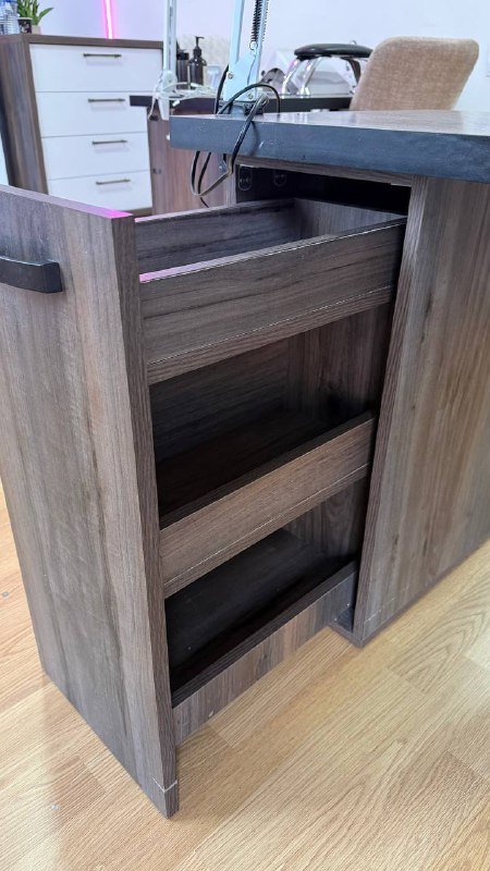 Два маникюрных стола с выдвижным ящиком