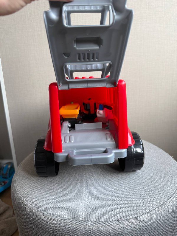 Красная и Желтая машинки игрушечные