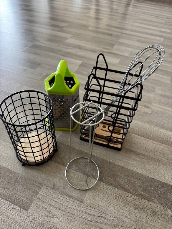 Подставки под приборы, терка, венчик