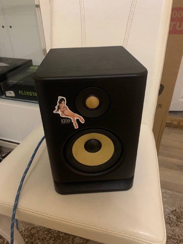 Тенты, Quantum board 240w и 120w, лампа уф 150w, студийные мониторы KRK, звуковая карта Onyx Artist 7