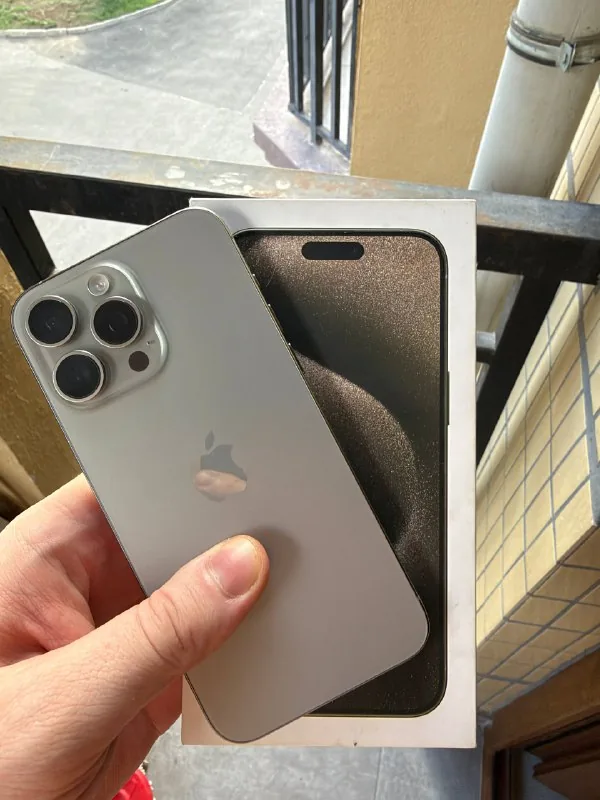 iPhone 15 Pro Max 256GB 1
