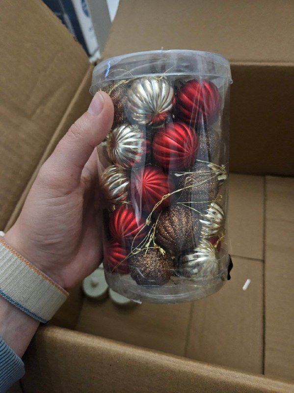 Новогодний бокс с украшениями и гирляндами 5