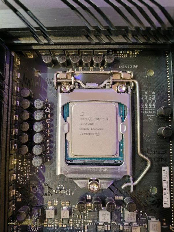 Asus ROG Strix Z590, i9 11900K, Corsair Vengeance Pro 32GB 2