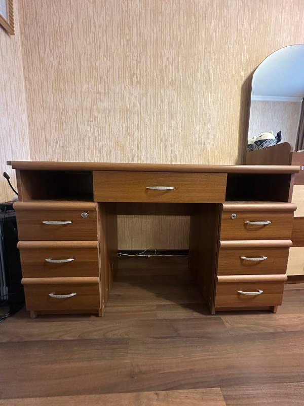 Компьютерный стол с полками съемными 2