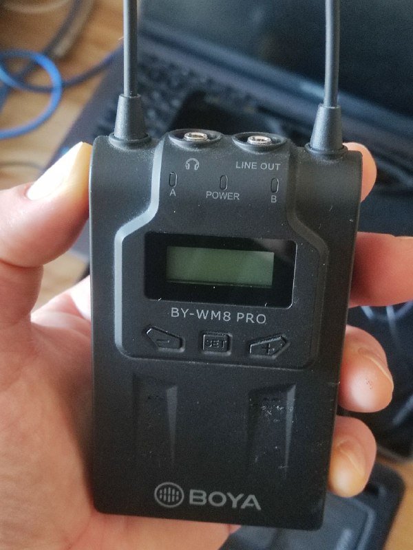 Радиомикрофон и приемник Boya WM8, 2 микрофона, кейс 3