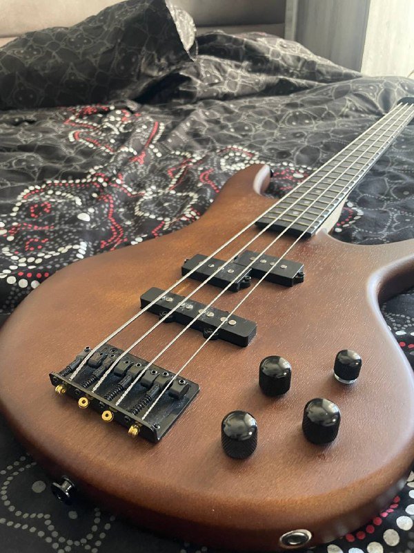 Басс гитара активная