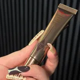 Контур-стик Charlotte Tilbury, тональная основа MAC, тональный стик Dior, хайлайтер Kiko, тональная сыворотка Clarins 1