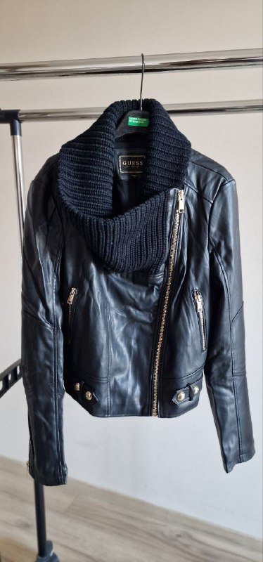 Женская куртка Guess экокожа размер М