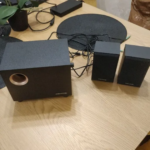 Microlab M-105 2.1 zvučni sistem