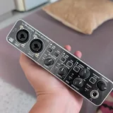 Behringer U-Phoria UMC204HD аудиокарта 1