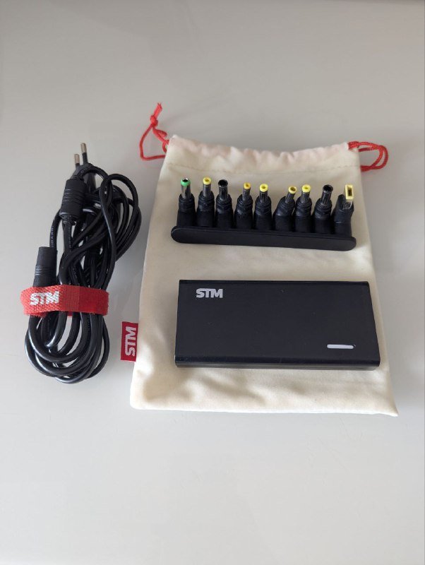 Адаптер питания универсальный STM SLU65 для ноутбуков