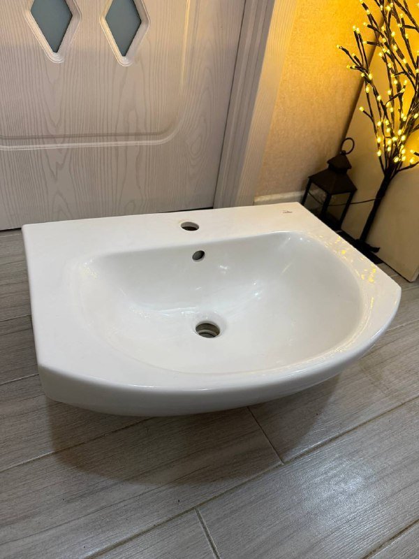 Керамическая раковина без стойки