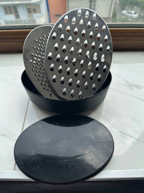 контейнер, соковыжималка, терки, пароварка, столовые приборы 4