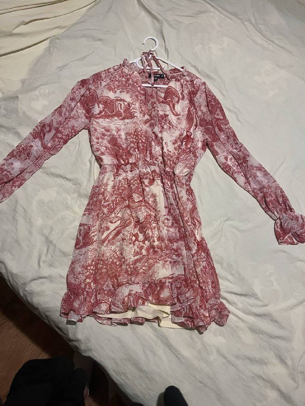 Платье с узорами размер S-M