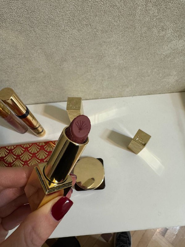 Косметика Estée Lauder, палетка, крем, помады, тушь 3