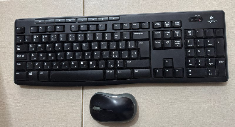 Logitech MK270 Wireless keyboard and mouse, Logitech K280E keyboard, Dell U2312HM monitor, Redmi power bank