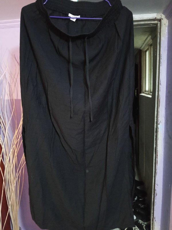 черная юбка с разрезами по бокам