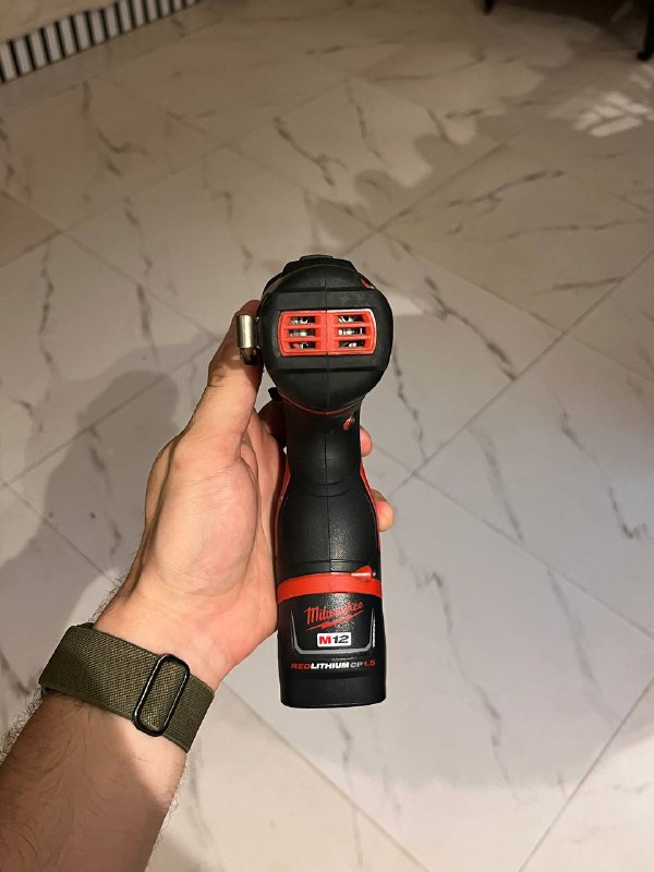 Дрель-шуруповёрт Milwaukee M12 2407-20 3