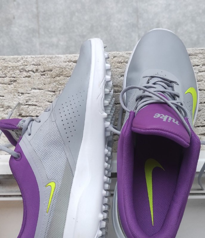 Новые оригинал Nike кроссовки размер 41