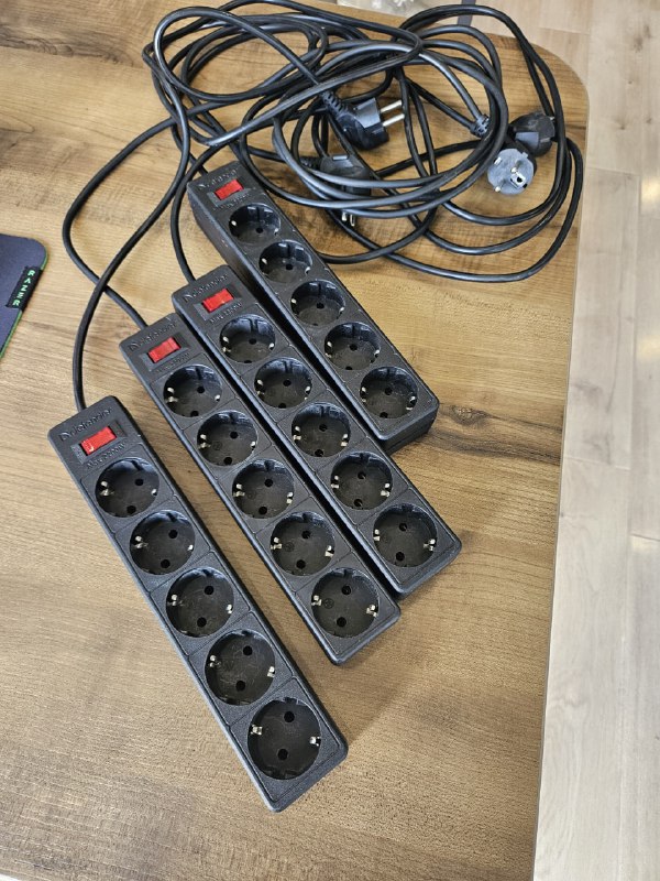 Удлинитель, фильтр, MI router 4A, микроволновка, офисные столы, кресла, стулья, мониторы, ноутбук ASUS 4