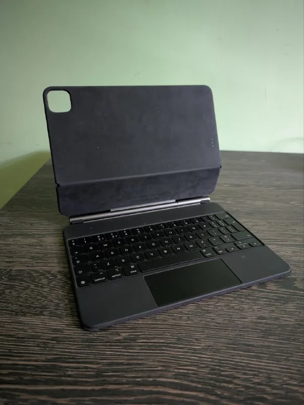 Apple Magic Keyboard для iPad 11 дюймов 1