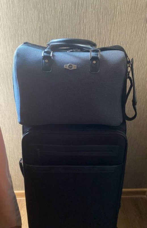 Сумка для ручной клади, одевающаяся на ручку чемодана