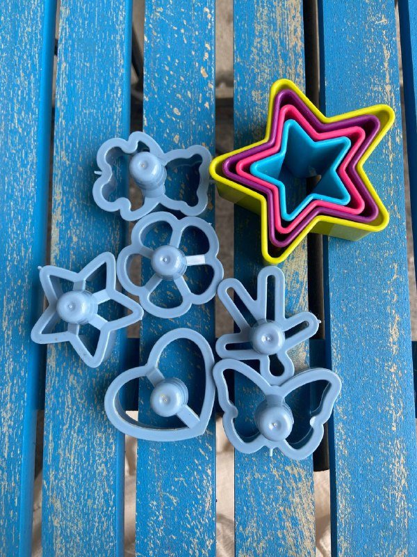 Два комплекта формочек для печенья и пряников