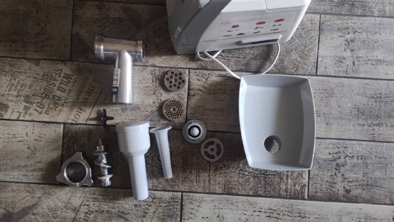 Электрическая мясорубка Bosch MFW45020 4