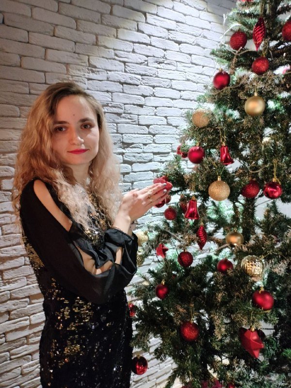 платье с паетками чёрно-золотое 42 размер 2