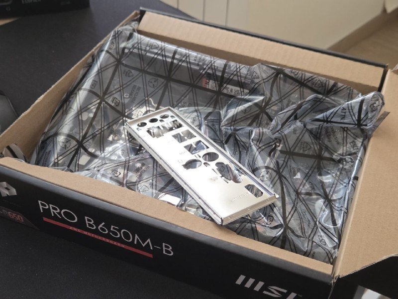 AMD Ryzen 5 7500F, Kingston FURY DDR5 16GB, MSI PRO B650M-B 3