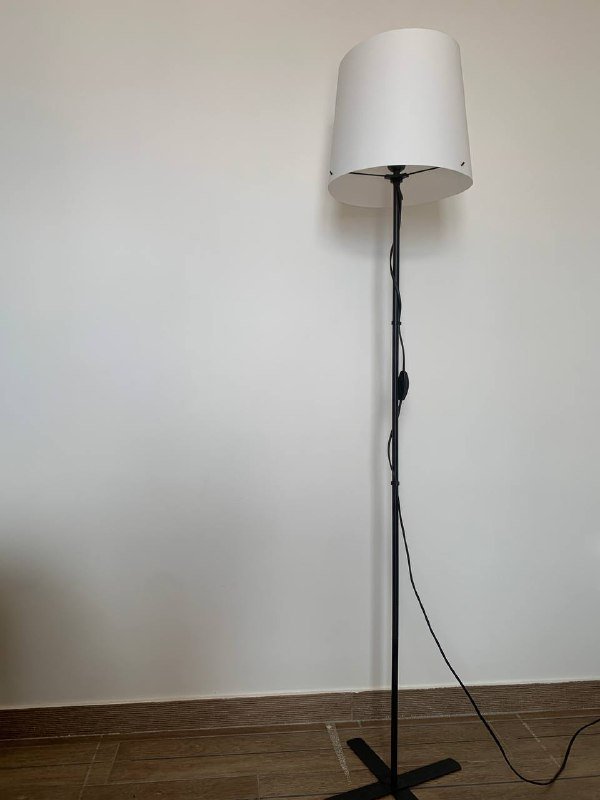 Торшер в минималистичном стиле