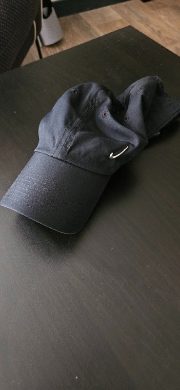 Пакет женской одежды размера S и бейсболка 4