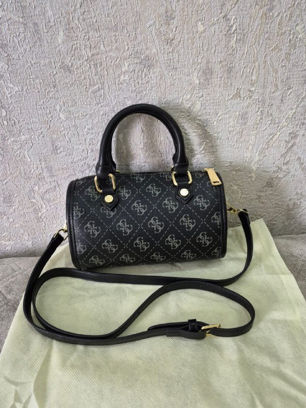 Маленькая ручная сумка Guess 4