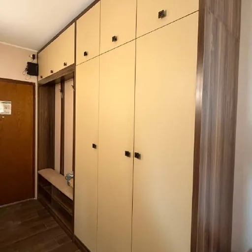 Кровать с матрасом, большой шкаф
