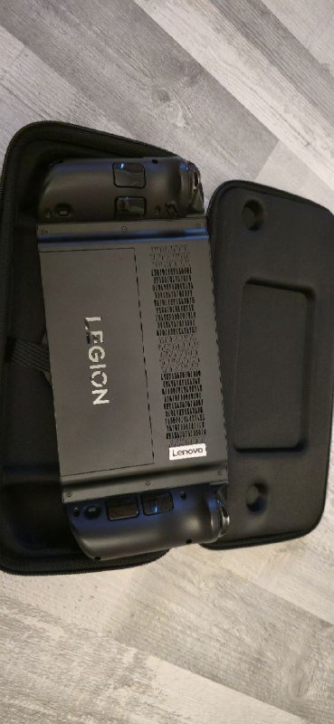Портативная приставка компьютер Lenovo Legion Go 8.8" 2