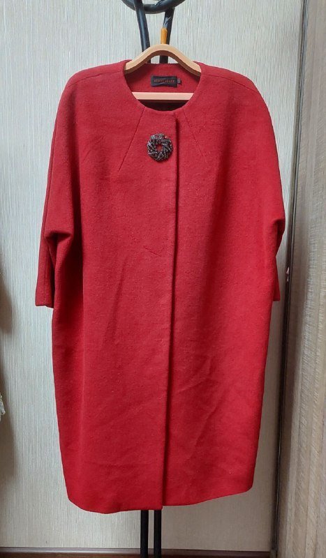 Красное пальто, Пыльная роза пальто