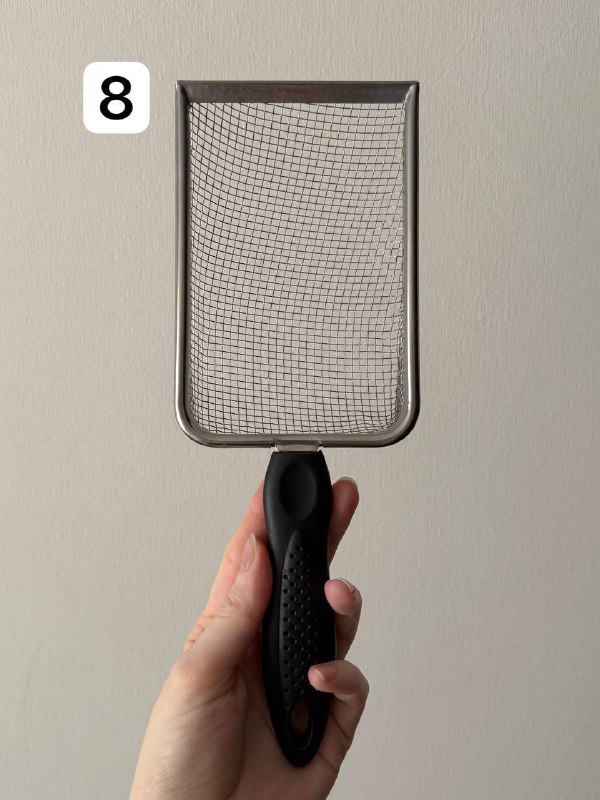 Переноска, коврик-лежанка, когтеточка, игрушка, свитер, набор игрушек, паровая щетка, совок, горшок 8