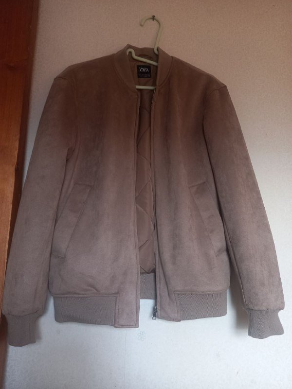 Куртка-фуфайка, куртка-бомбер Zara, пальто Furor, ботинки Verbenas, книги 2