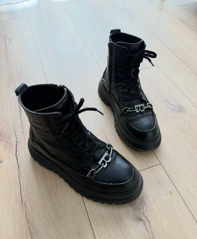 Ботинки, чехол для спонжа, чехол на фотоаппарат, кофта, боди, джинсы, спортивная кофта, костюм, шорты