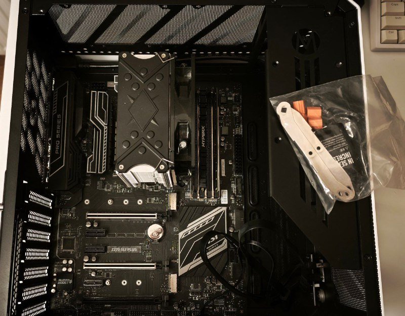 Монитор Dell 23,8 p2418hzm, Наушники Razer BlackShark V2 X, Блок питания Thermaltake 750W, Видеокарта MSI Nvidia GTX 1060, Системный блок Mechanic master C34, Процессор i7700k с платой и кулером 8