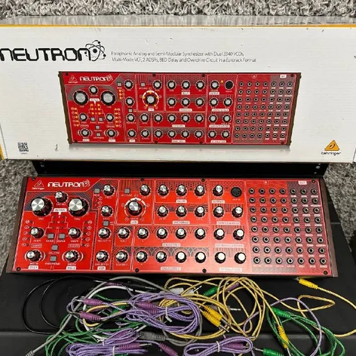 Behringer Neutron, патч провода