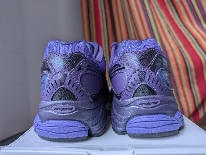 Женские кроссовки Saucony ProGrid Omni 9 4