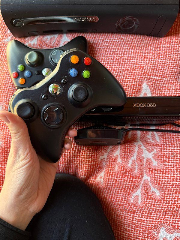 Xbox 360, 2 геймпада, Kinect, 7 игр 3