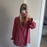 Червона вітровка-дощовик H&M Move, светр Zara, сорочка Zara, дощовик-вітровка Uniqlo 5